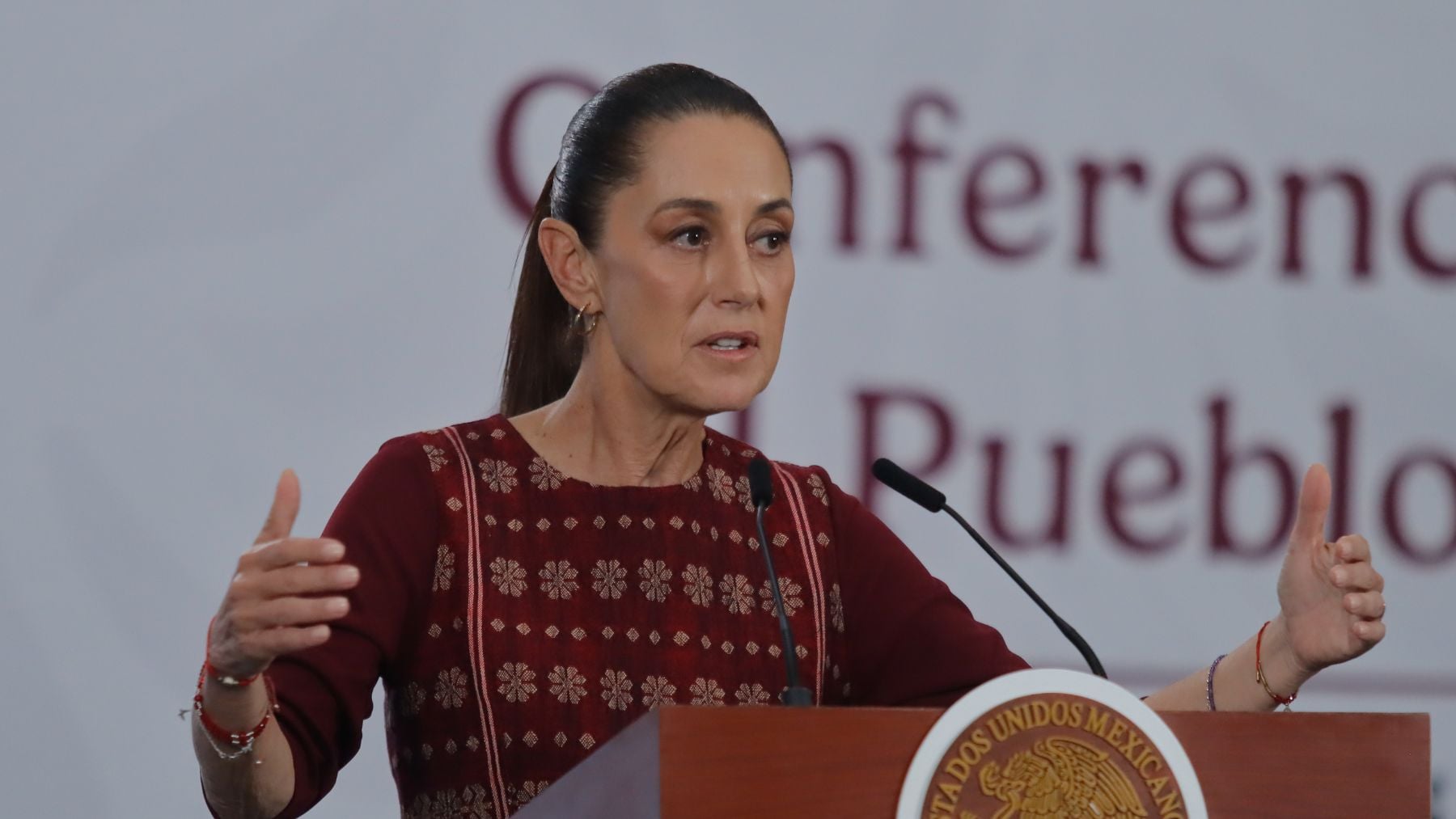 El partido de la chavista Sheinbaum tilda de súper fascista a Ayuso por su homenaje a Hernán Cortés