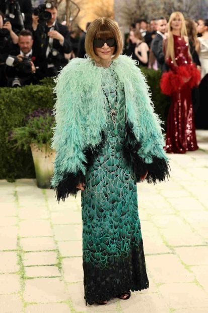 Anna Wintour en la MET Gala con plumas