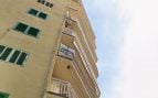 Desalojan un bloque de 16 viviendas en Palma tras el hundimiento del tejado sobre un piso octavo