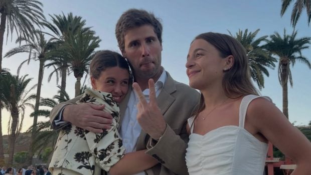 Manuela Ochoa con los novios