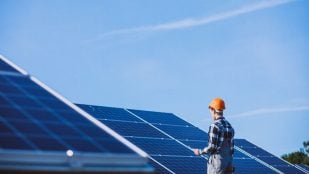 Paneles solares. (Foto: Freepik)