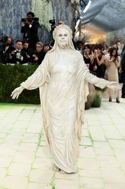 Heidi Klum de estatua en la Met Gala