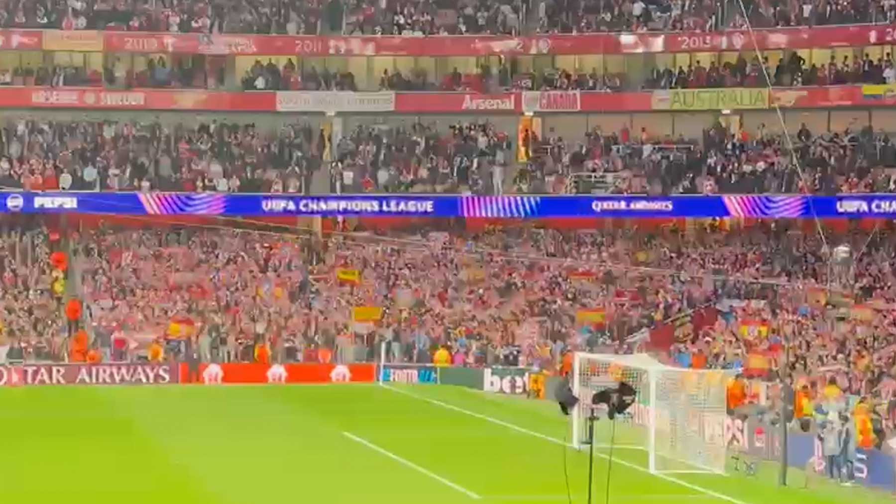 El Atlético no está solo en Londres: 3.000 aficionados vibran con la semifinal en el Emirates