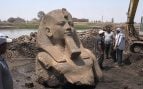 Hallan estatua Ramsés II, arqueólogos descubren yacimiento en el Nilo, estatua del faraón Ramsés II, descubrimiento arqueológico Egipto.