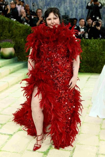Lena Dunham de rojo