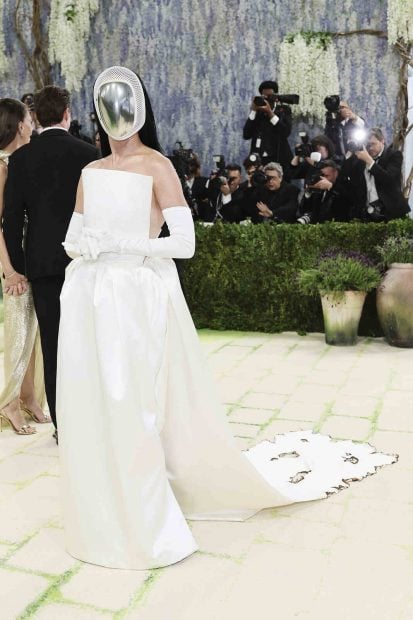 Katy Perry con una m&aacute;scara en la Met Gala