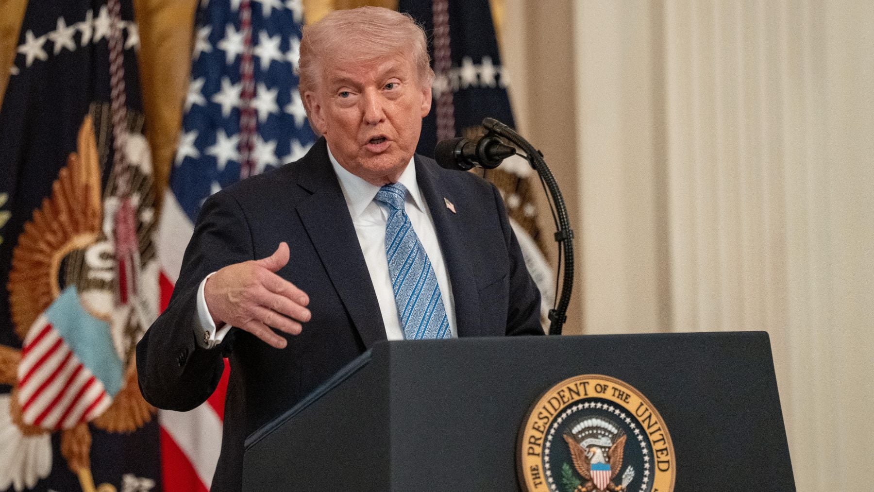Trump critica de nuevo al Papa: Está poniendo en peligro a muchos católicos