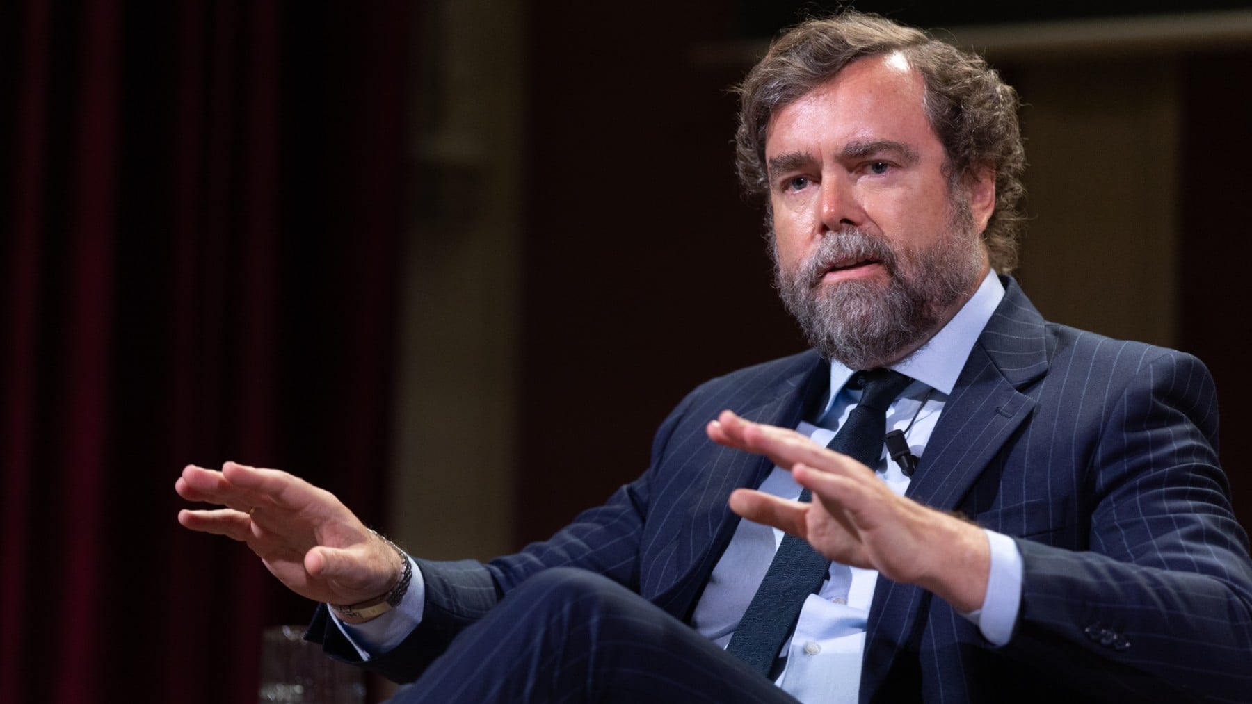 La fundación de Espinosa suspende cinco actos por la desbandada de críticos con su deriva anti-Vox