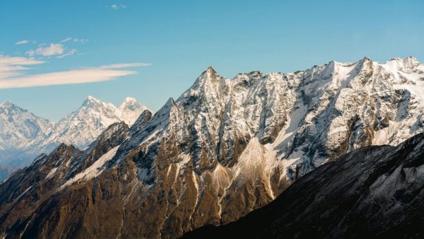 Picos helados del Himalaya en Nepal.