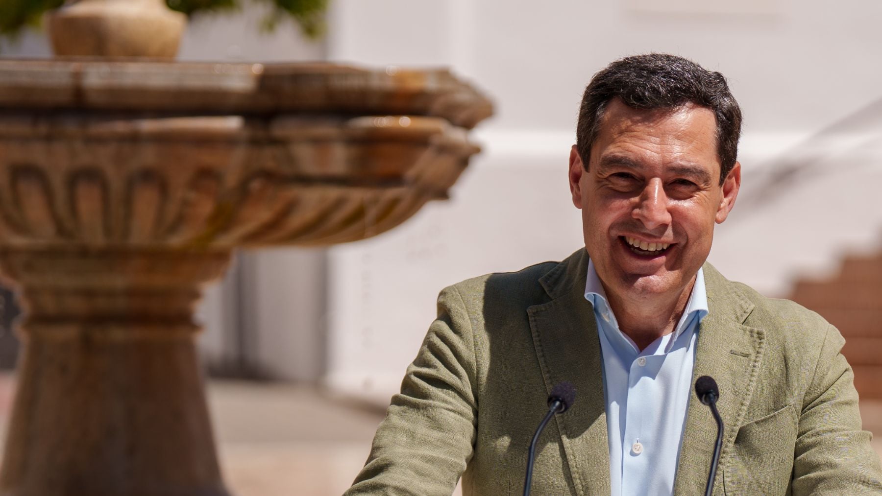 Juanma Moreno rechaza en plena vorágine de campaña pactos con Vox: Me dicen que soy un fraude