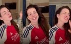 Anne Hathaway cantando el himno del Arsenal. (Foto: Redes Sociales)