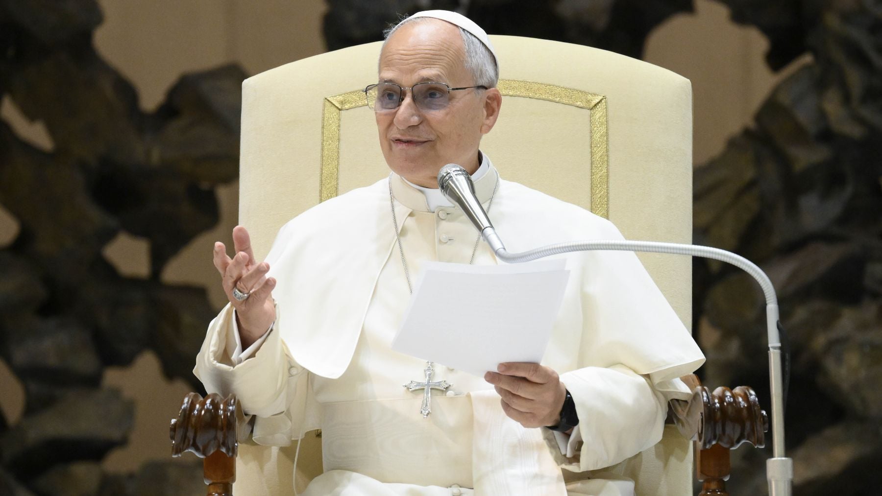 Sánchez se adueña del viaje del Papa: celebra que visite Canarias para poner en valor la acogida de migrantes
