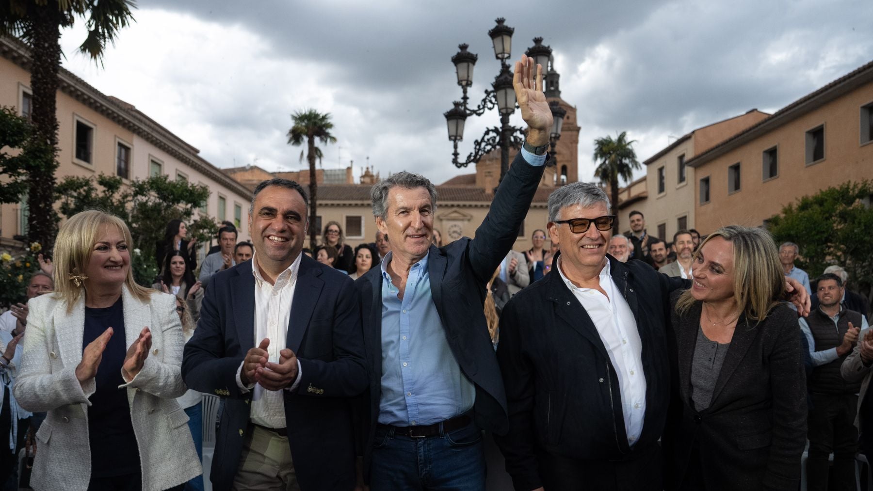 Feijóo ensalza la gestión de Moreno y pide a los andaluces que manden a Madrid a la ministra de todos los chanchullos