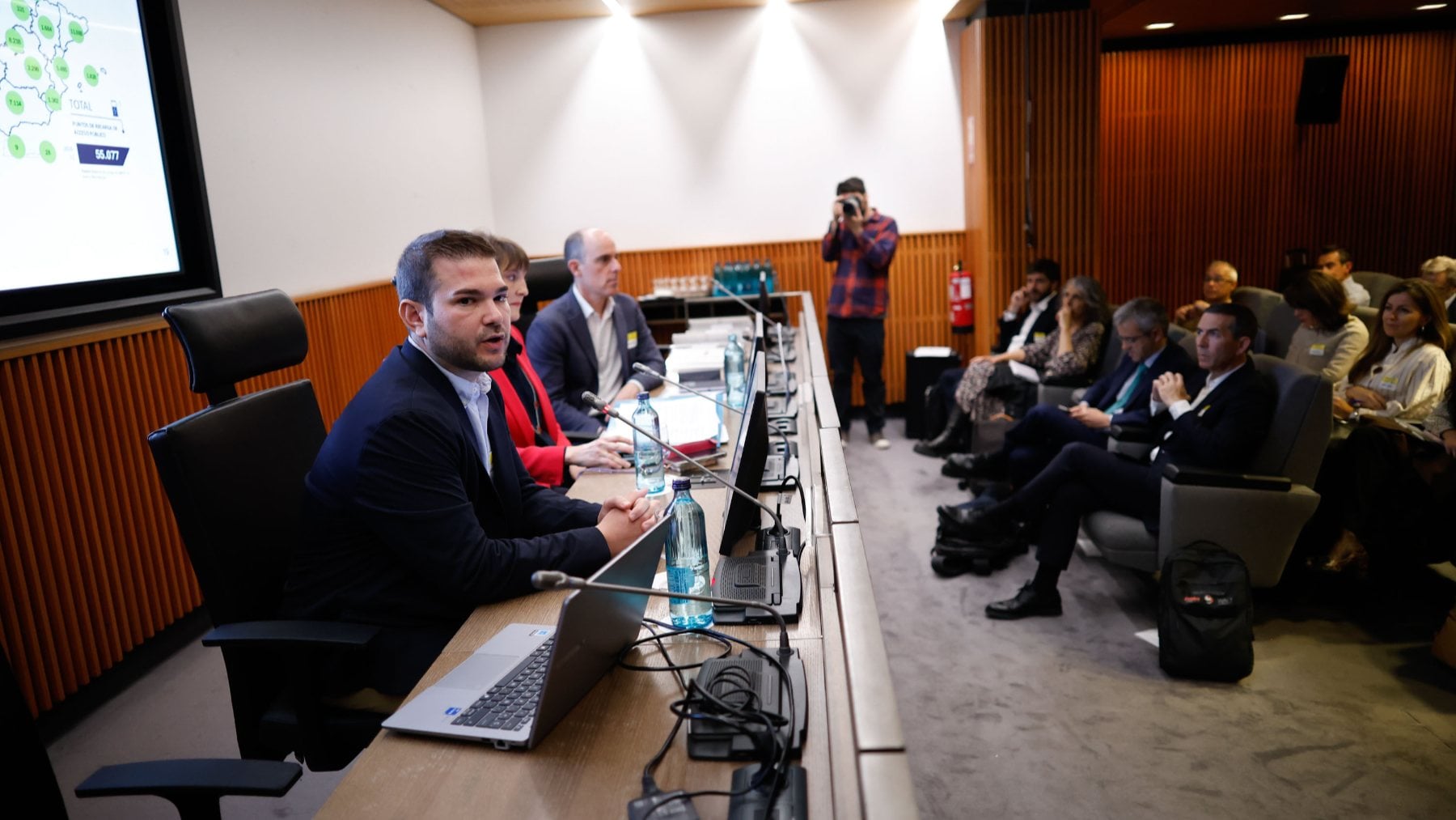 Cristian Quílez, responsable de Transporte y Movilidad de ECODES, durante la jornada organizada por ECODES, «Estado de la movilidad eléctrica en España 2026». (Foto: EFE).