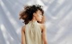 Adiós a los vestidos de invitada: los pantalones cómodos y elegantes que están triunfando en las bodas en 2026