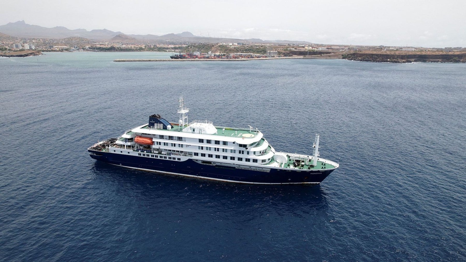 Así será el desembarco del crucero en Tenerife: no habrá relevo de tripulación y el barco se desinfectará en Holanda