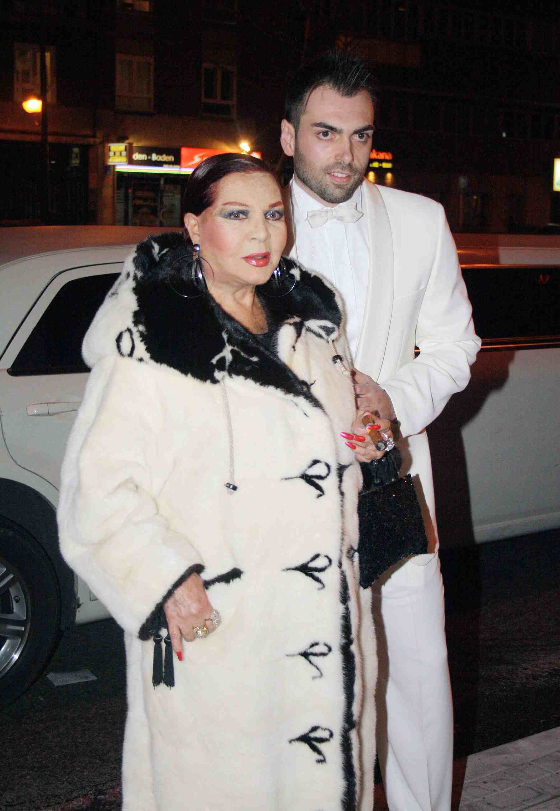 Sara Montiel junto a su hijo Zeus. (Foto: Europa Press)