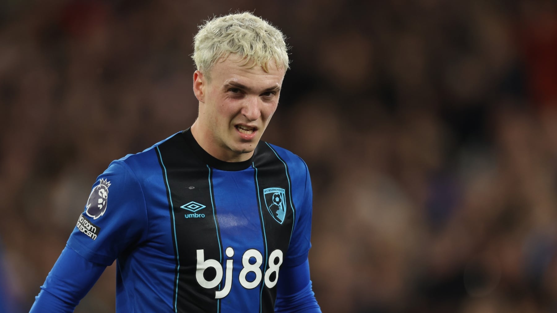 El Bournemouth aparta a Álex Jiménez por supuestos mensajes con una chica menor de edad