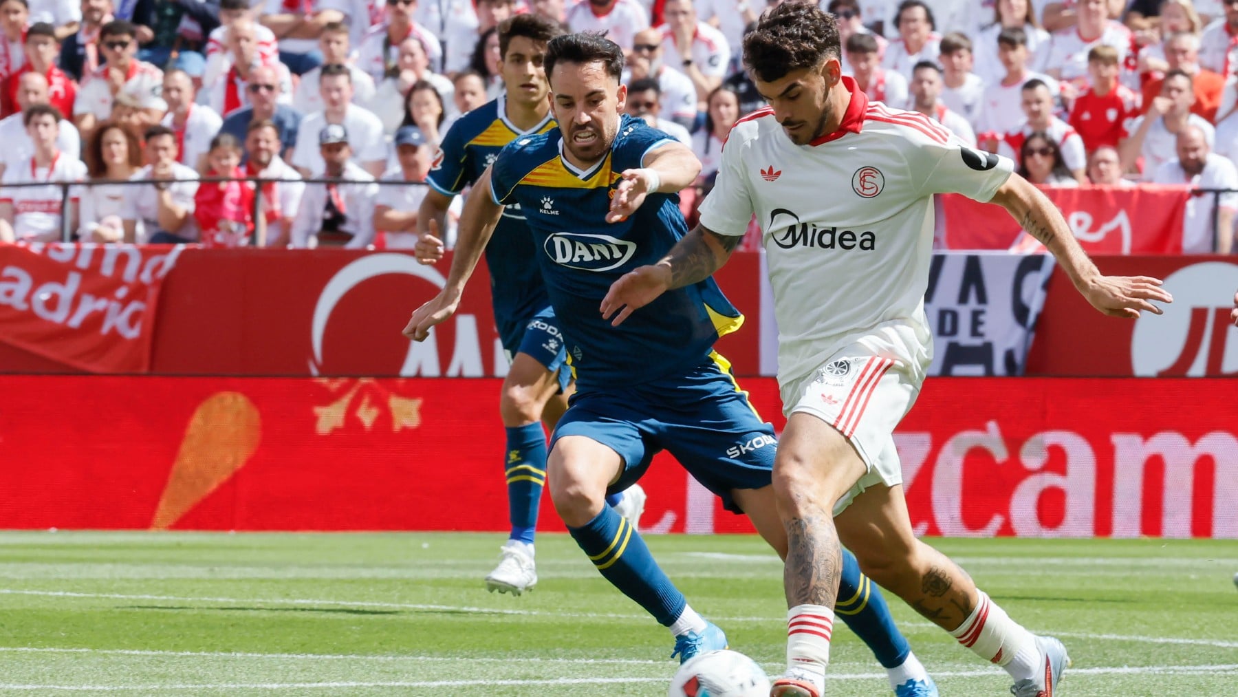 Otra chapuza del VAR: el decisivo Sevilla - Espanyol comienza 10 minutos tarde porque no funcionaba