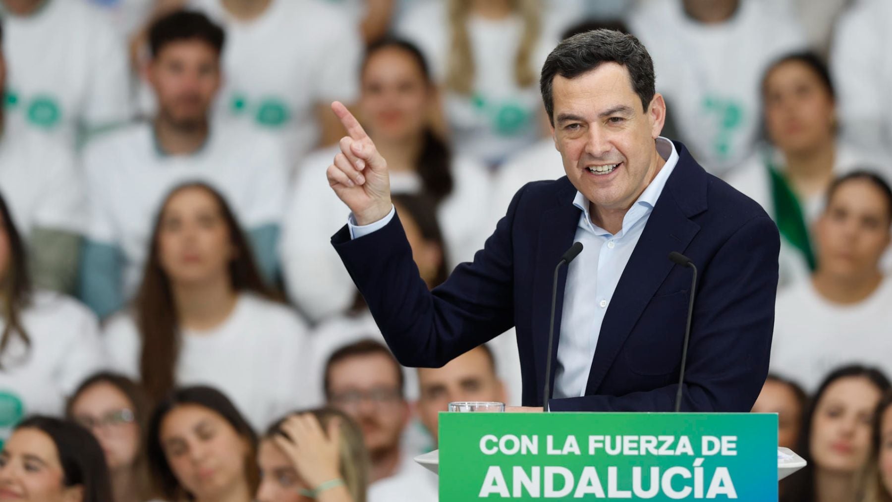 Juanma Moreno anima a rebelarse contra Sánchez: No voy a permitir que se ponga a los andaluces de rodillas