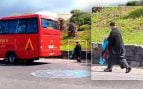 La chapuza del operativo del hantavirus: pillan a un psiquiatra de Sanidad bajando del microbús de la UME sin EPI