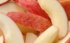 Echar sal a la manzana