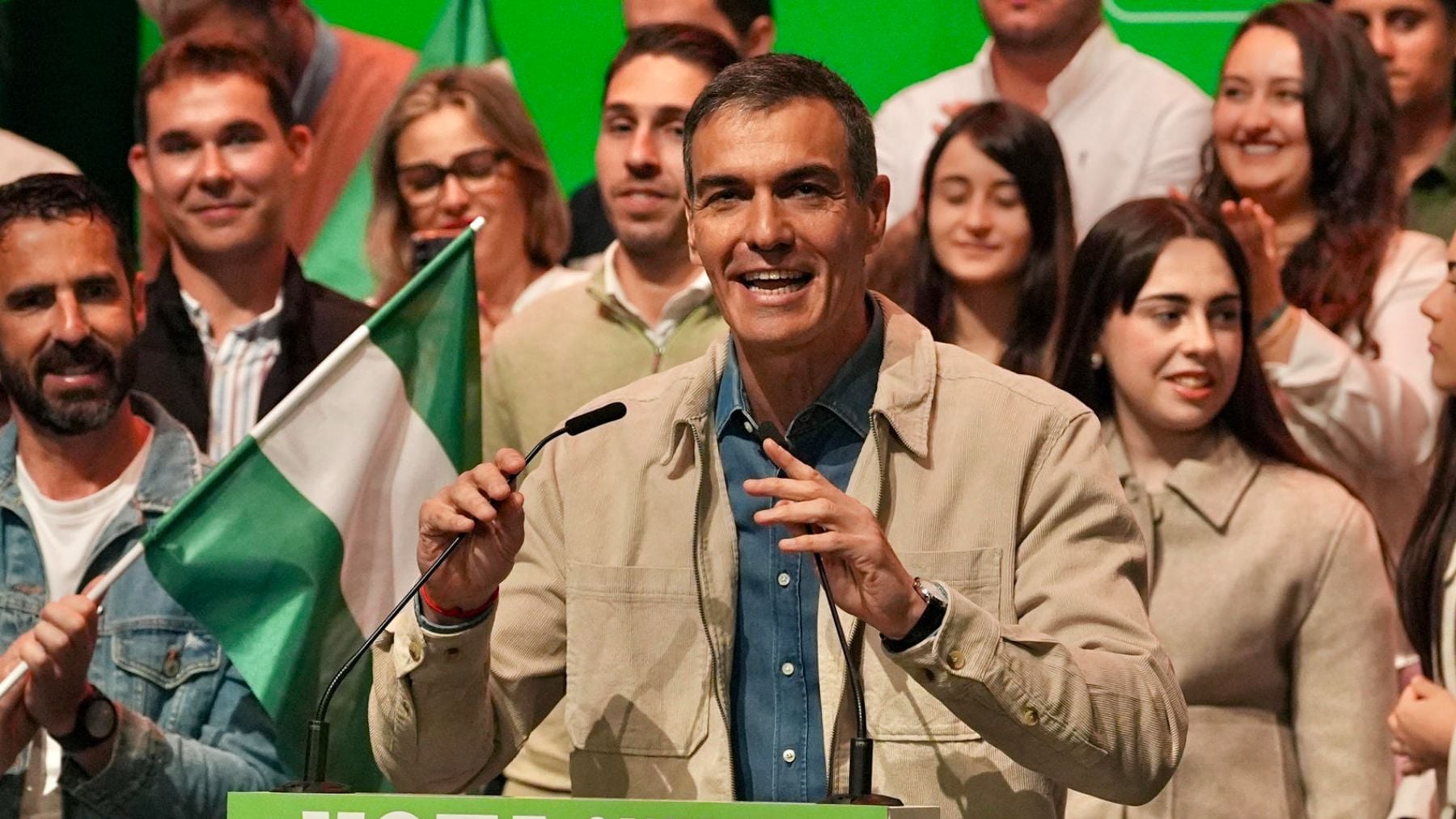 Sánchez se jacta de liderar el Gobierno de las soluciones con una regularización masiva recurrida y sin presupuestos