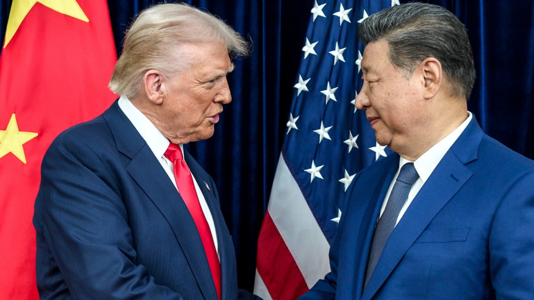 Trump viaja a Pekín en plena guerra comercial para doblar el pulso a Xi Jinping