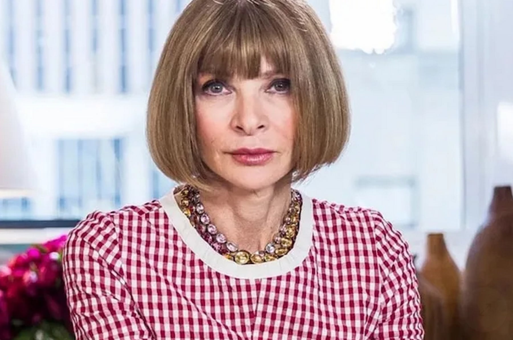 Anna Wintour posando