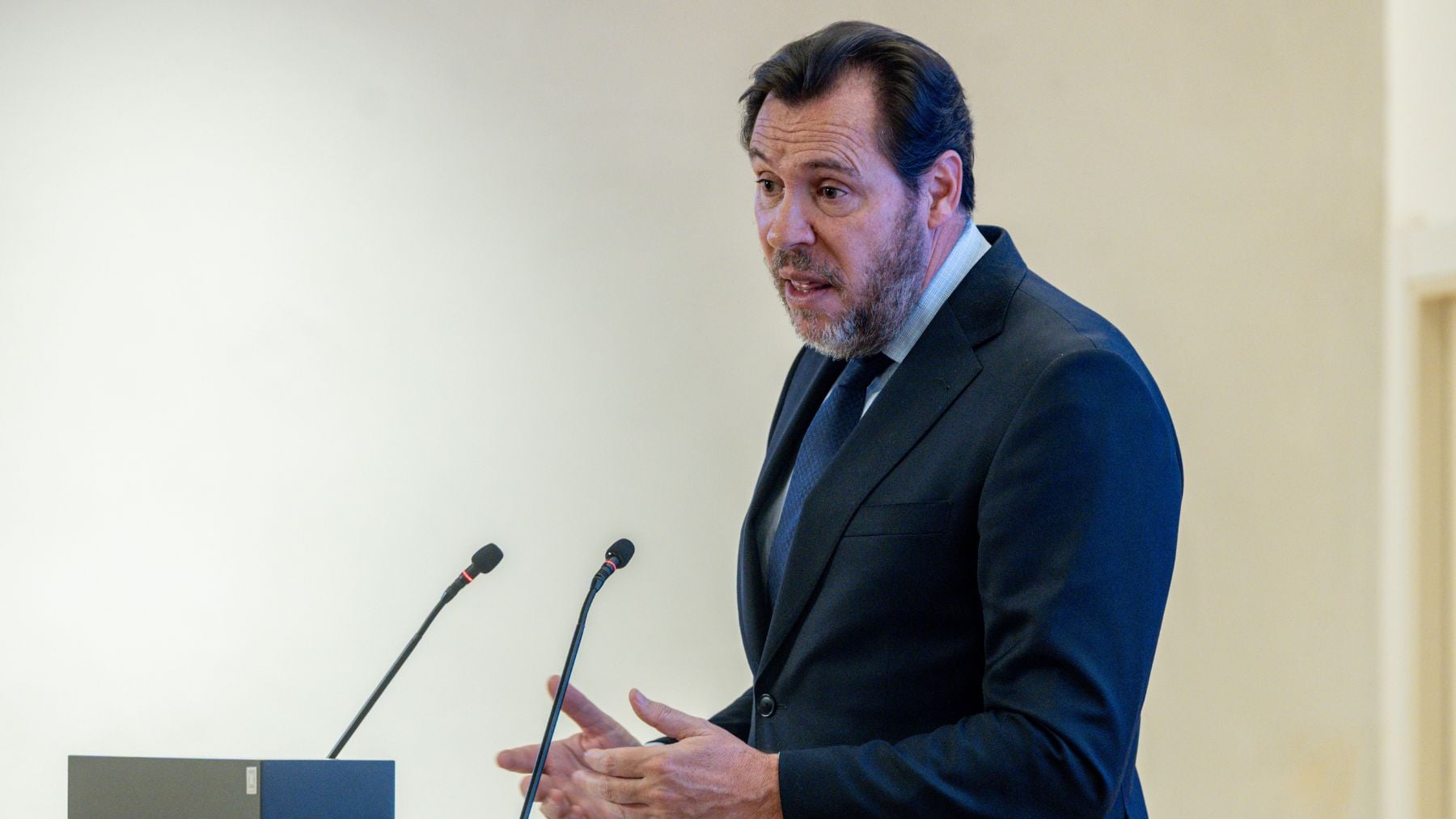 Óscar Puente incumple su promesa y miente a los madrileños: ni 1.300 millones para Cercanías ni trenes nuevos