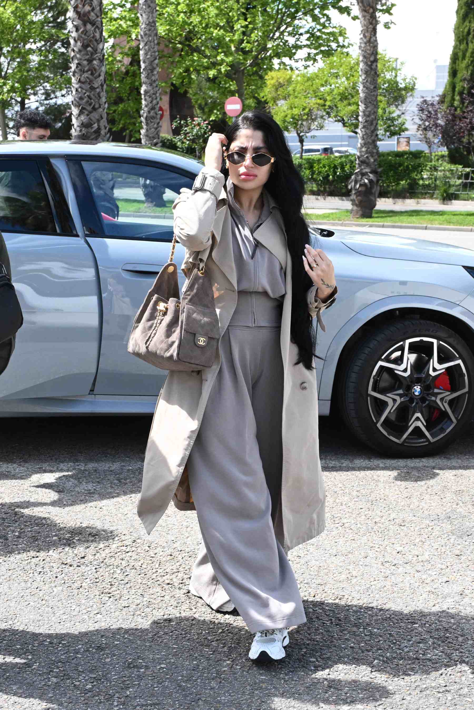 Lola Romero a su llegada a un restaurante. (Foto: Europa Press)