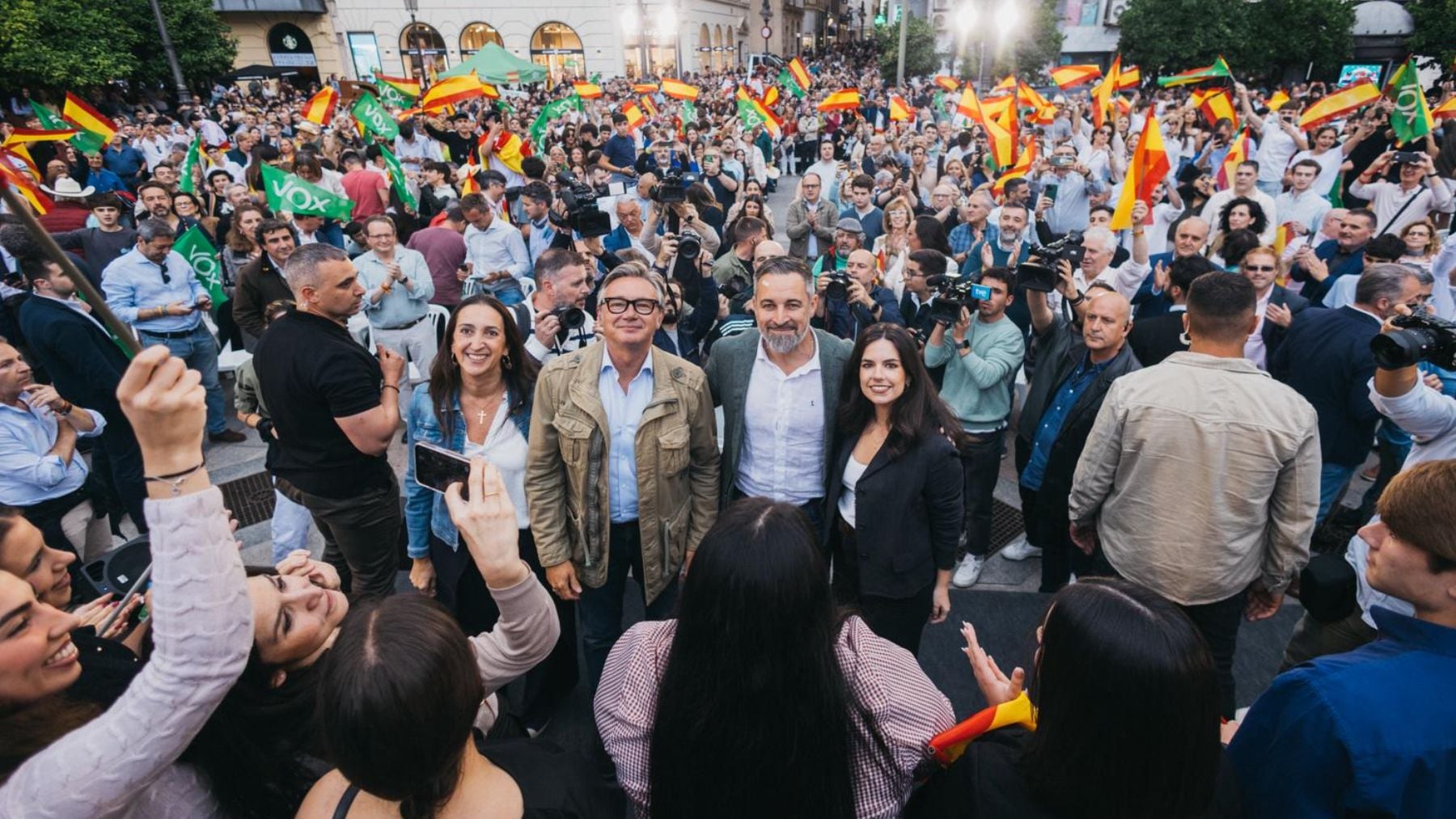 Abascal se da un baño de masas en Córdoba, donde se disputa la mayoría con el PP: Hace 10 años éramos 20