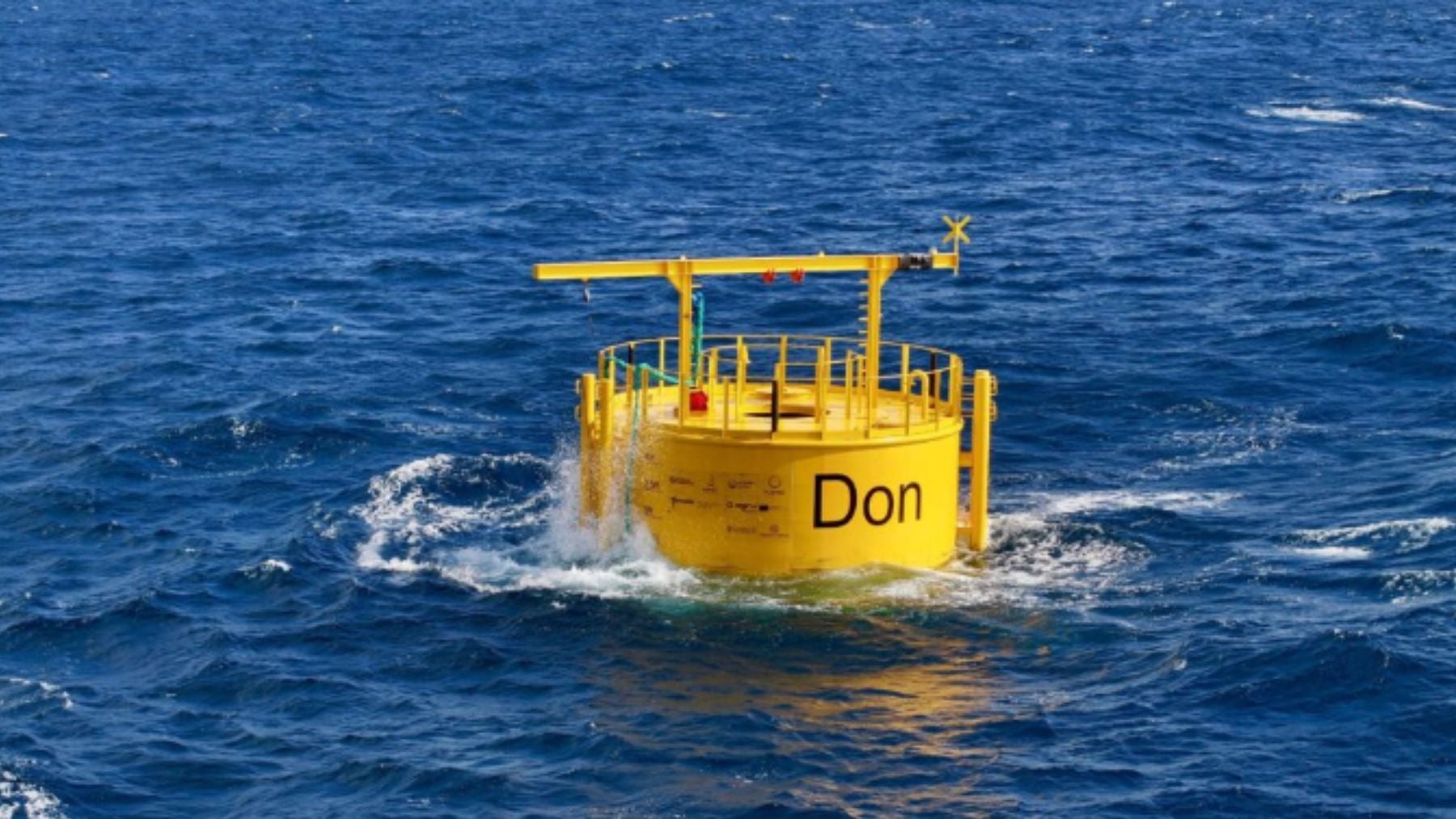 Reino Unido hunde en Canarias una plataforma enorme capaz de producir electricidad inagotable con la temperatura del mar