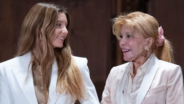La baronesa y su hija Carmen. (Foto: Europa Press)