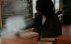 Las personas inteligentes evitan estos 7 patrones de habla comunes, según la psicología porque tienen una inteligencia emocional mayor al resto