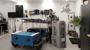 Youtuber crea un coche eléctrico, youtuber sueco hace coche eléctrico casero, coche eléctrico 4x4 fabricado en casa, inventan coche eléctrico con paneles solares.