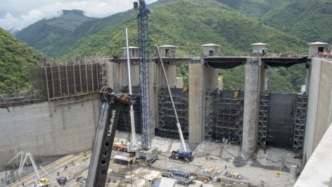 Fase de construcción en la que la estructura de la presa de Colombia alcanzó la cota 320 para la contención del cauce del río Cauca. Fuente: Hidroituango.