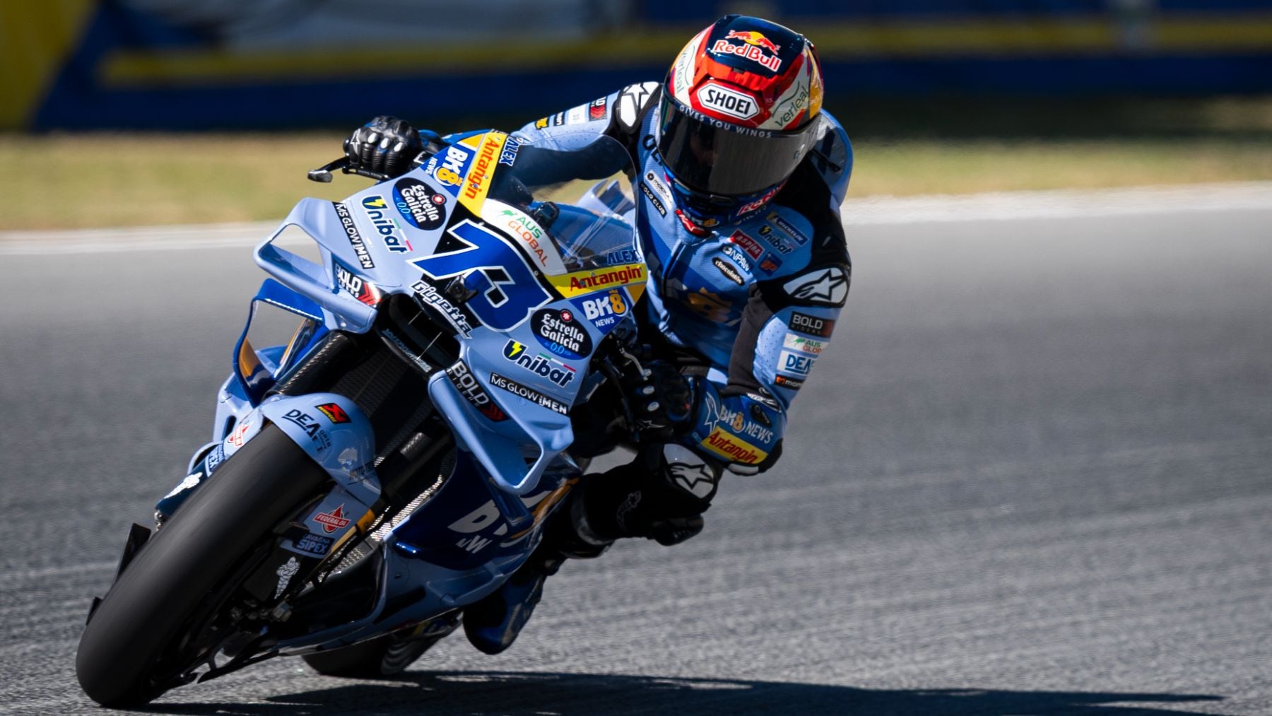 Álex Márquez se impone a Acosta al sprint en Montmeló