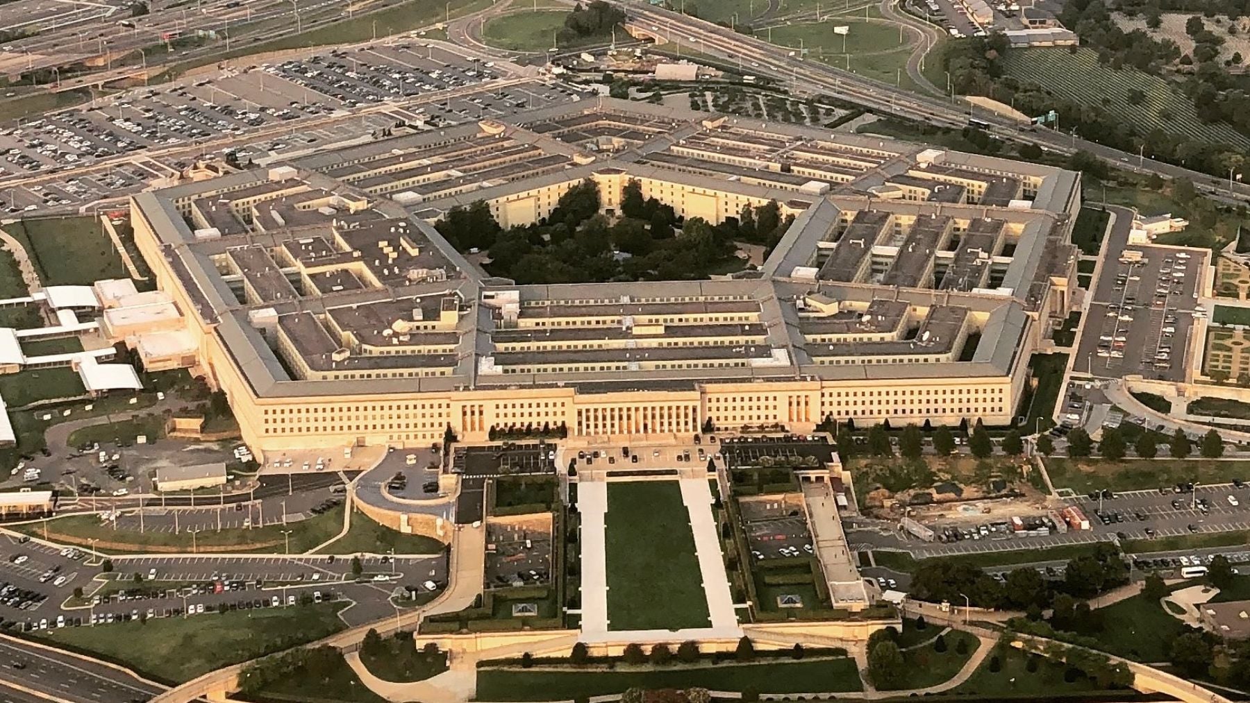 La nueva fase estratégica de EEUU contra China por las tierras raras: la guerra que decidirá del control de la tecnología del futuro con Trump invirtiendo 200.000 millones