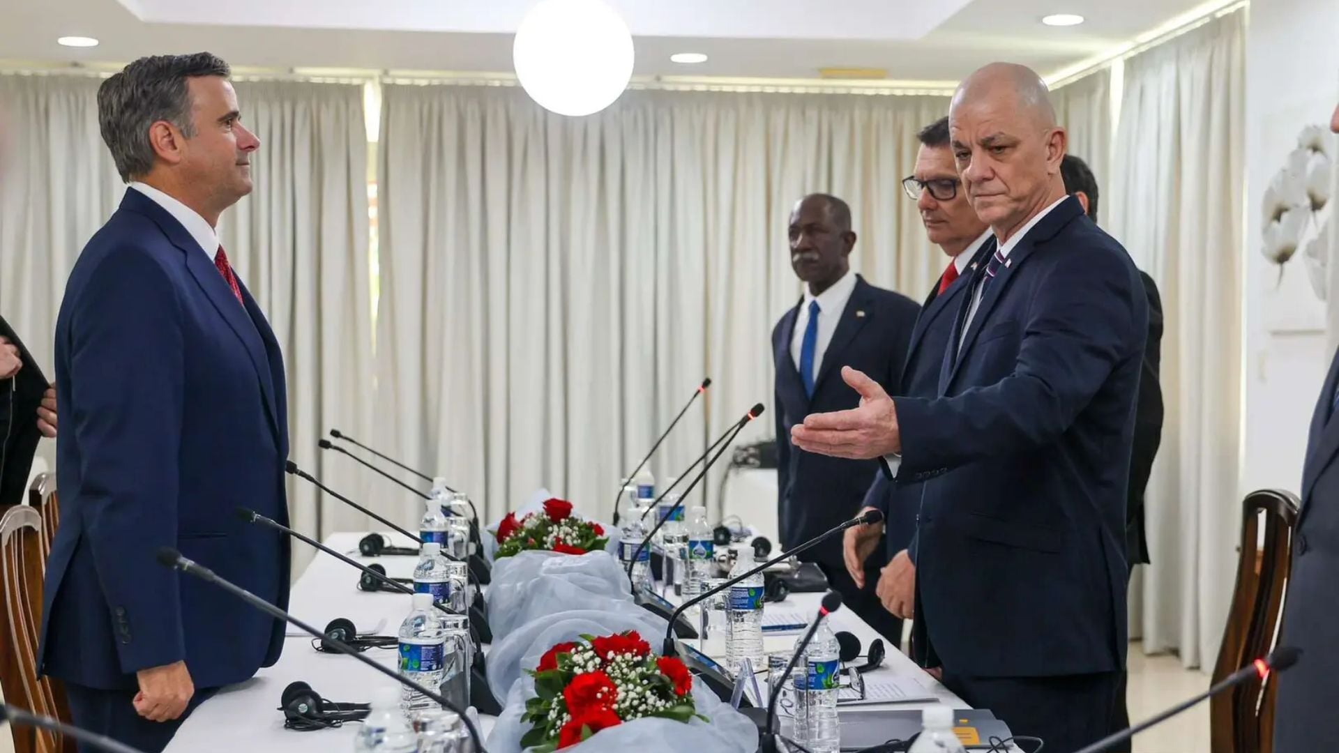 EEUU presiona a Cuba con una posible acusación contra Castro tras la visita del jefe de la CIA a la isla