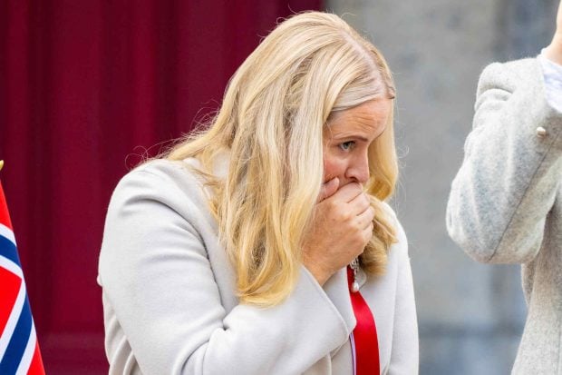 Mette-Marit tosiendo