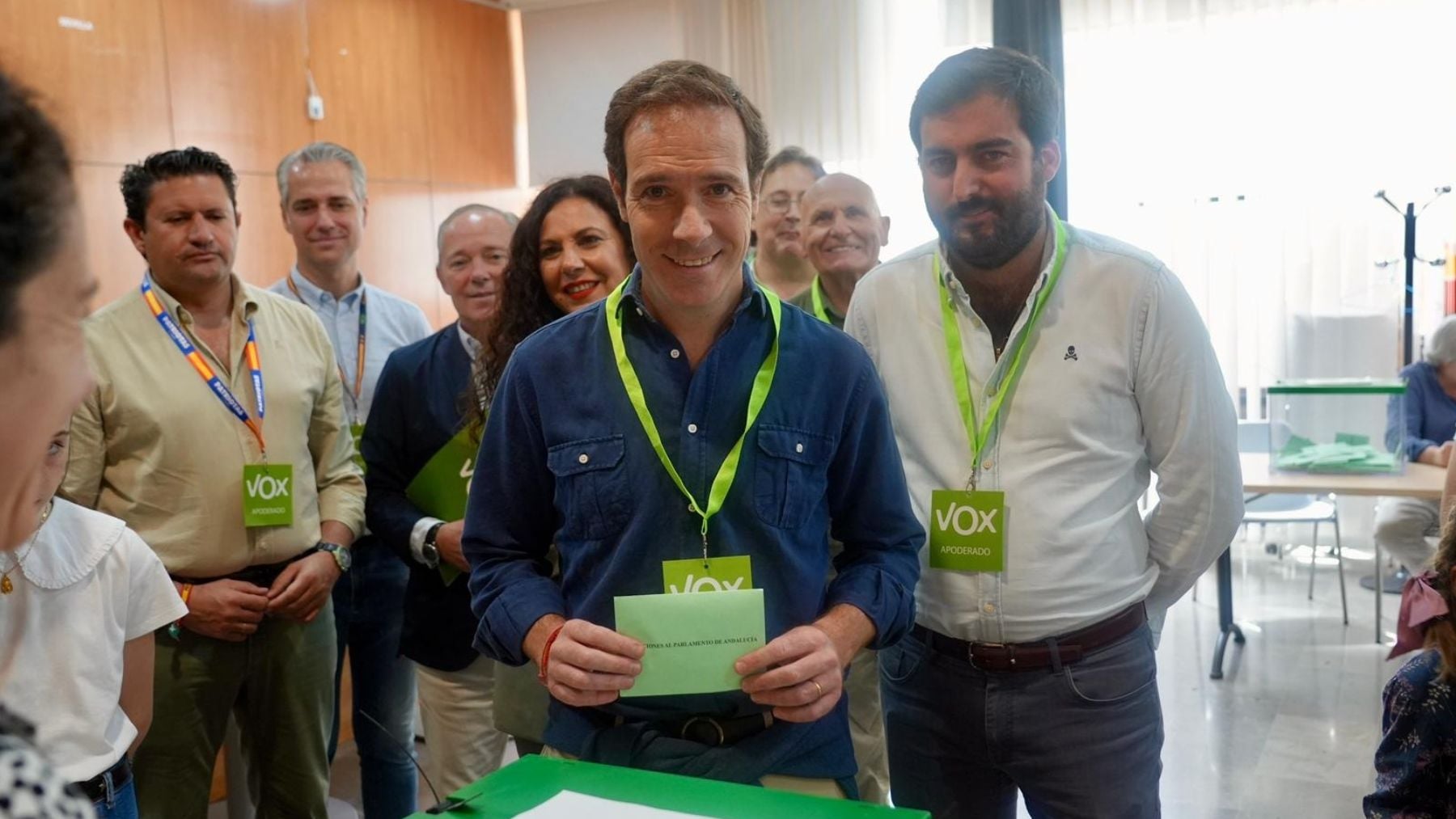 Vox denuncia agresiones a sus apoderados en un colegio electoral de Sevilla