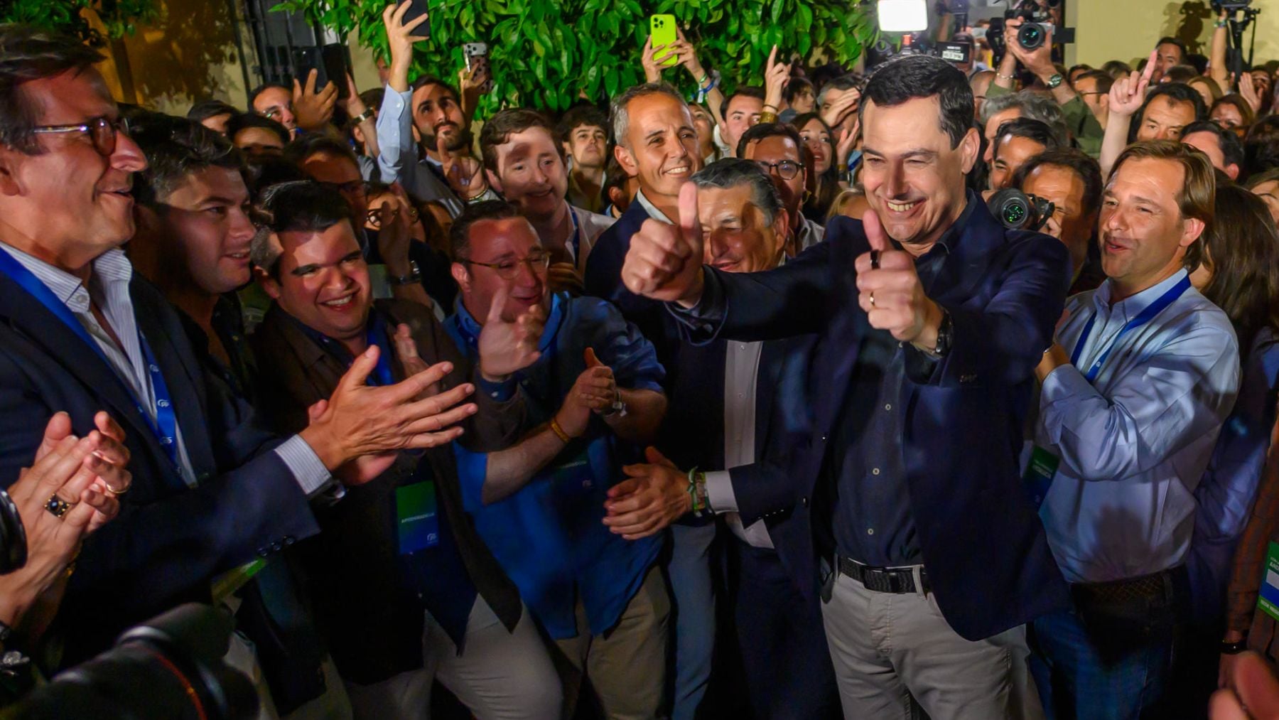 Moreno reconoce no haber sacado matrícula de honor, pero sí sobresaliente: nunca el PP tuvo tantos votos en Andalucía