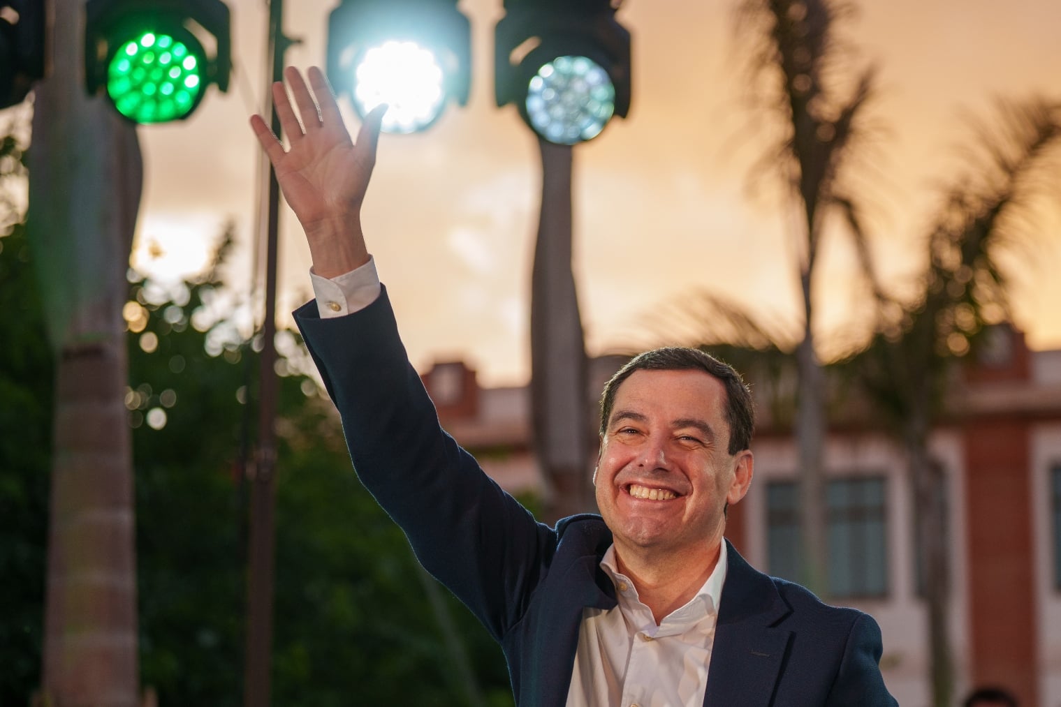 Moreno arrasa sin mayoría absoluta y necesitará a Vox para gobernar mientras el PSOE se hunde a su mínimo histórico