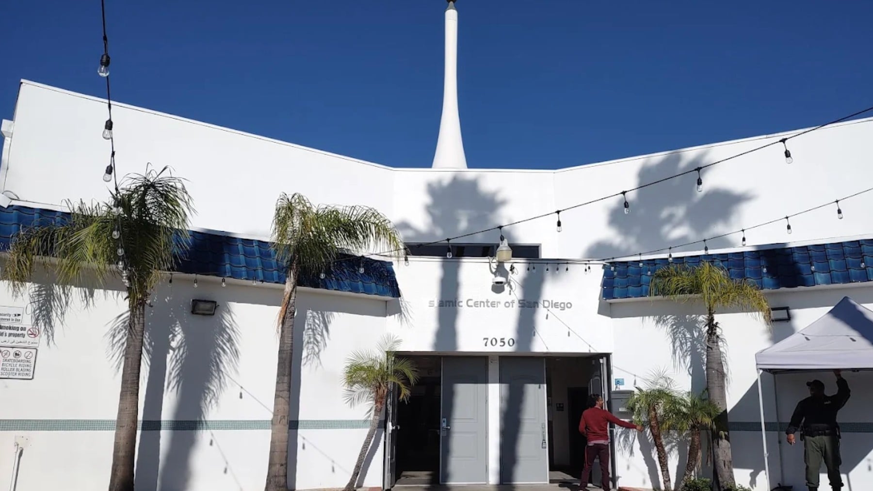Un guardia muere en un tiroteo en el Centro Islámico de San Diego, según el líder de la mezquita