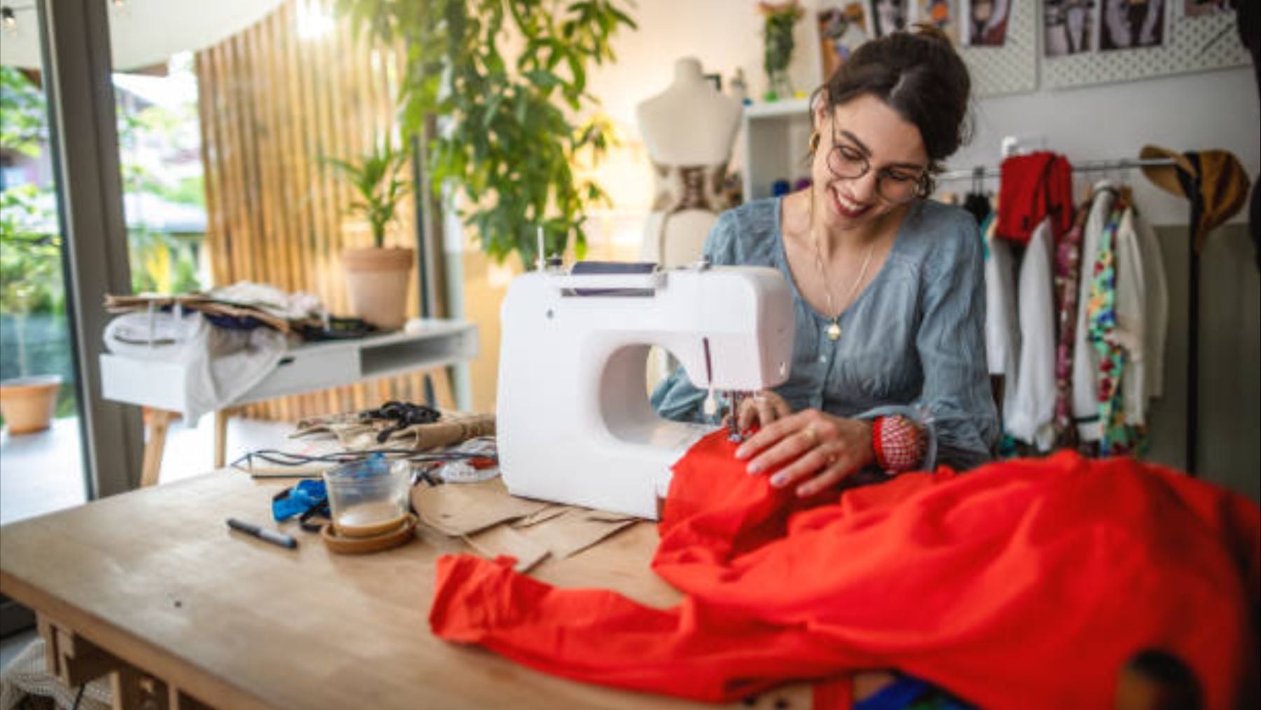 Colas kilométricas en Lidl por la maquina de coser Singer 323L: tiene 23 programas de costura y está al 70% de descuento