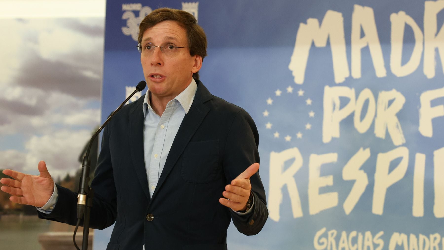 Almeida forzó a 200.000 madrileños a gastar 5.400 millones en cambiar el coche para imponer su propio