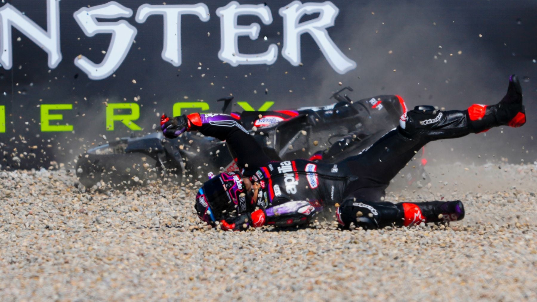 Otra bandera roja en Montmeló: Jorge Martín es trasladado en ambulancia tras una caída en el test