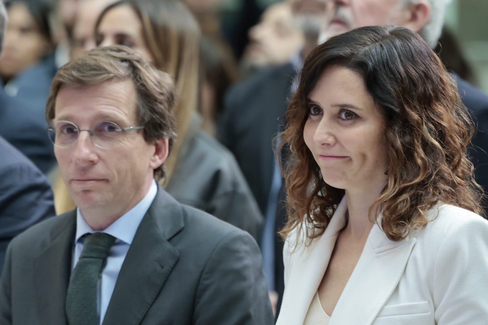 El Ayuntamiento de Almeida, condenado por filtrar el DNI, el teléfono y el domicilio del novio de Ayuso a los medios