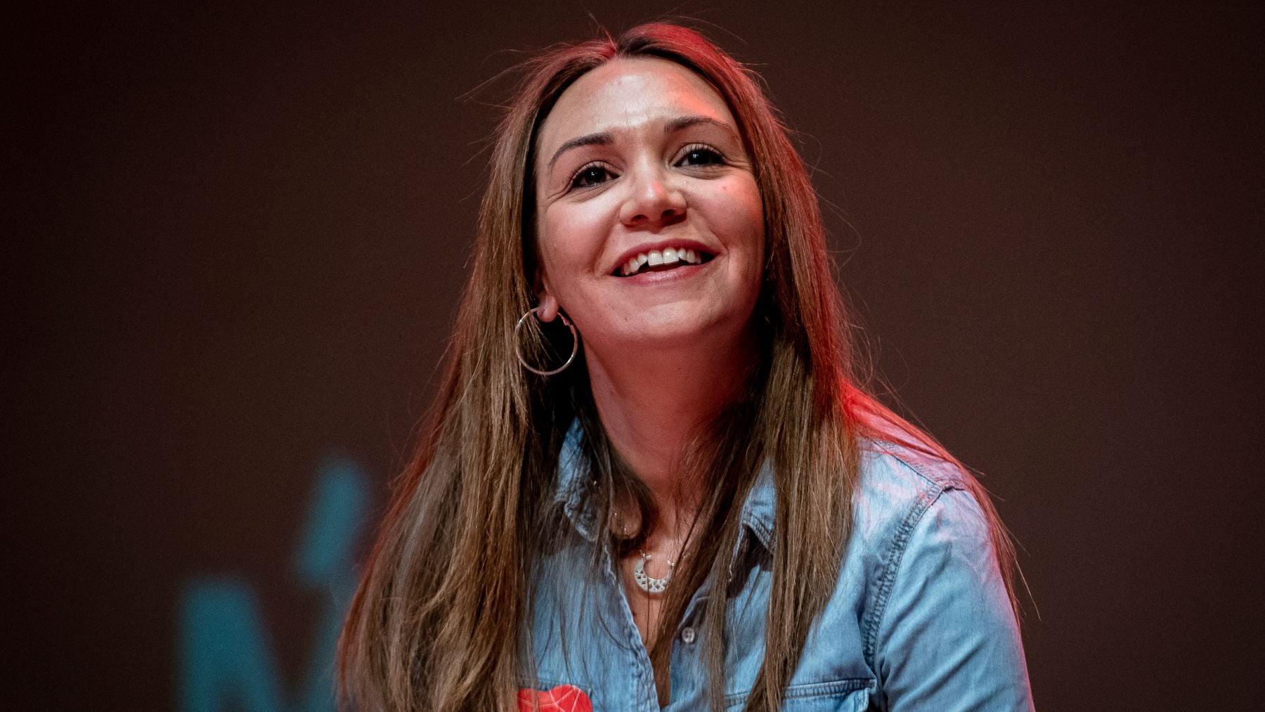 La alcaldesa comunista de Rivas premia a la tránsfuga de Vox con 1.500 € más de sueldo por romper la oposición
